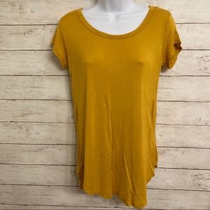 ⭐️ flowy yellow top